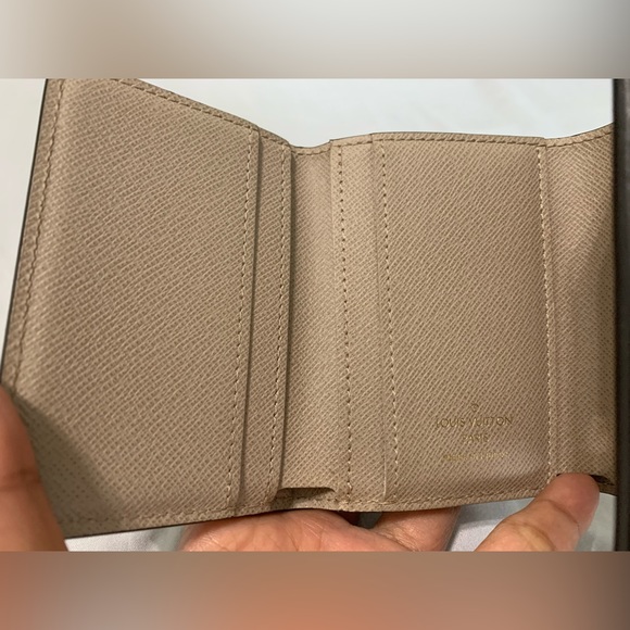 Louis Vuitton Twist Compact Wallet In Epi
leather (galet tone) - Picture 9 of 16